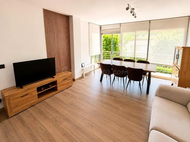 Exclusivo piso de 2 habitaciones con terraza, piscina y plaz - foto 3
