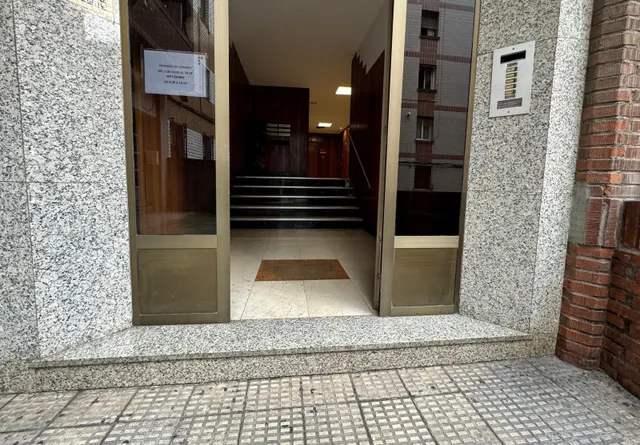 LOCAL EN JUAN XIII — 25