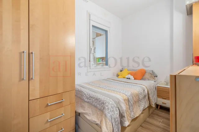 Piso listo para entrar a vivir con piscina comunitaria en la maternitat i sant ramón — 16