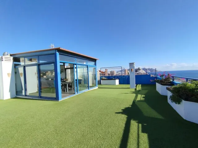 Ático dúplex mediterráneo con impresionantes vistas al mar y