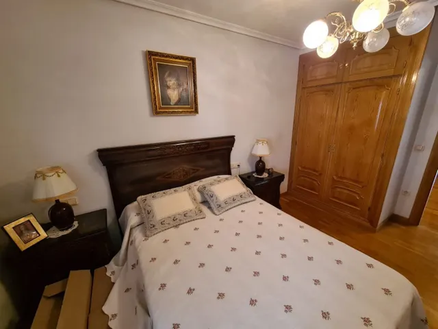 SE VENDE  PISO AMUEBLADO, 132 M2 EN LA BAÑEZA, 3 HAB., 2 BAÑOS, TERRAZA, ASCENSOR., — 12