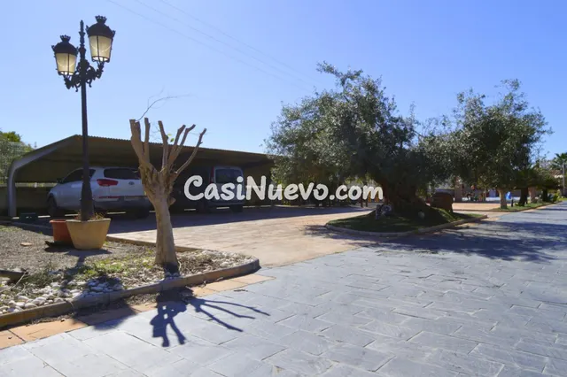 Chalet independiente con gran parcela, piscina y espacios de - foto 3