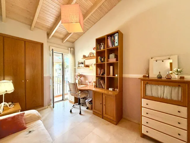 Chalet adosado esquinero con jardín privado, terrazas y garaje doble en La Patacona — 29