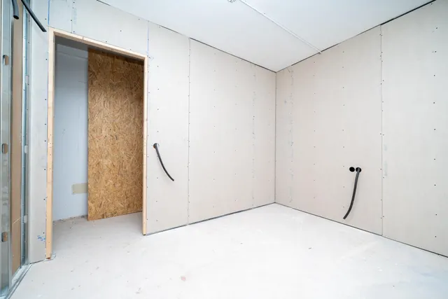 LOCAL DE 284 m2 EN ZONA CASTILLO DE BELLVER — 23