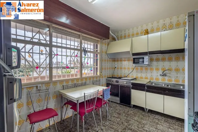 Gran casa con parcela y piscina en Cájar — 12
