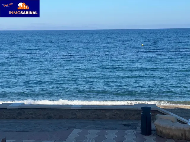 Impresionante Piso en Primera Línea de Playa en La Romanilla, Roquetas de Mar por €310.000 — 36