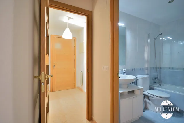 Piso en alquiler en El Puerto (Coslada) · 3 hab. · Urbanización con piscina, garaje y trastero — 12