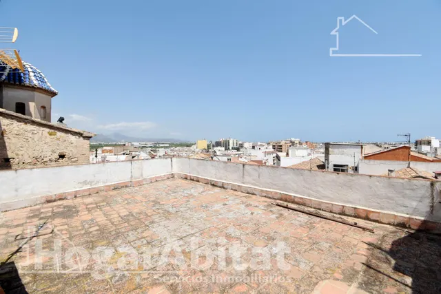 ESPACIOSA CASA CON TERRAZA EN EL HISTÓRICO CASCO ANTIGUO — 6
