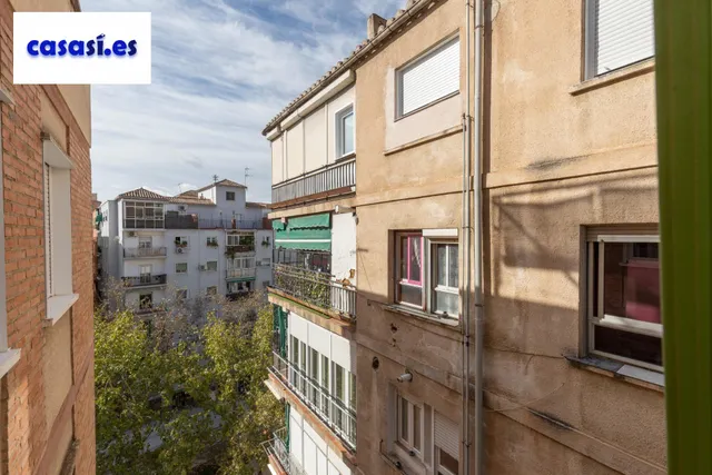 Piso de 3 dormitorios en calle milán, zaidín | muy luminoso y con gran potencial — 25