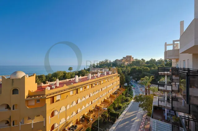Ático con vistas al mar y solárium privado de 76 m2 en Coveta Fumá. — 6