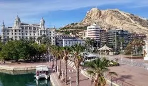 CHALET INDEPENDIENTE  CON 275 METROS DE JARDIN — 32