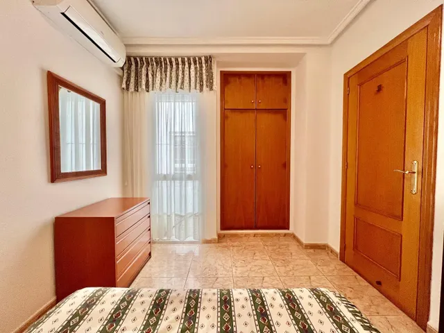 IMPECABLE VIVIENDA DE 2 habitaciones + PARKING EN PLENA AVENIDA DE LAS HABANERAS, A TAN SOLO 450m DE LA PLAYA — 36