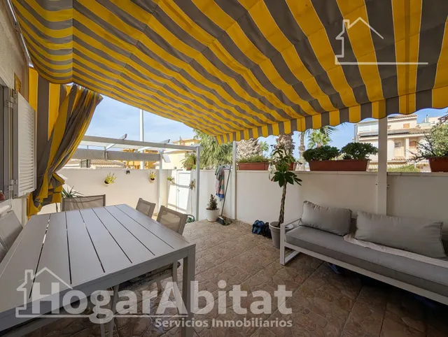 ¡Cerca del mar! Precioso Adosado reformado en residencial, con solarium, piscina comunitaria y garaje — 10