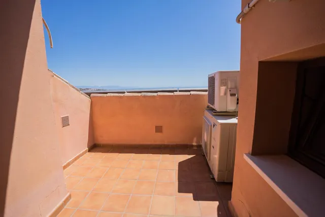 Chalet con Vistas al Mar  y la Montaña – Ubicación Privilegiada — 10