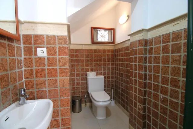 ¡OPORTUNIDAD EN COÍN! LOCAL COMERCIAL CON GRANDES POSIBILIDADES — 10