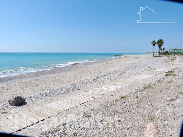 ¡Al lado mismo de la playa! Seminuevo con piscina, terraza y garaje — 31