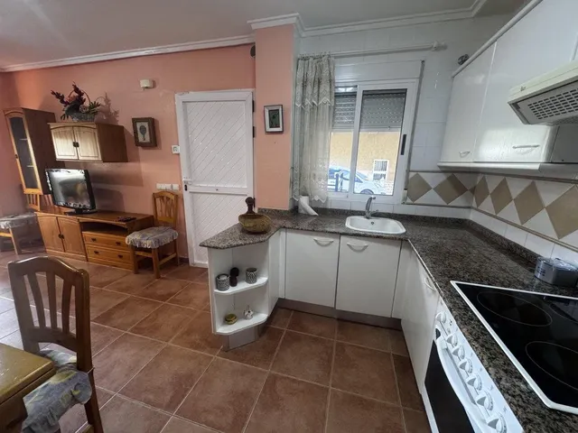 APARTAMENTO A ESCASOS METROS DEL MAR, CON PISCINA. — 8