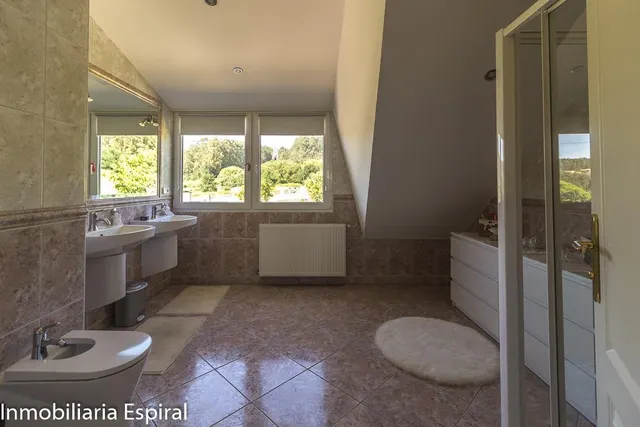 Impresionante Chalet en Abegondo con Vistas al Valle . — 36