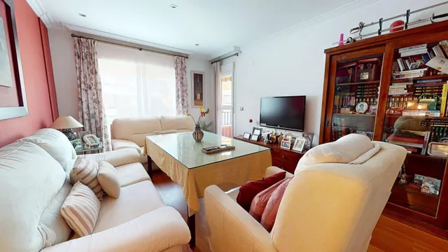 Magnifica vivienda de 4 dormitorios, convertida en 3 dormitorios, con dos baños, vestidor y terraza — 4