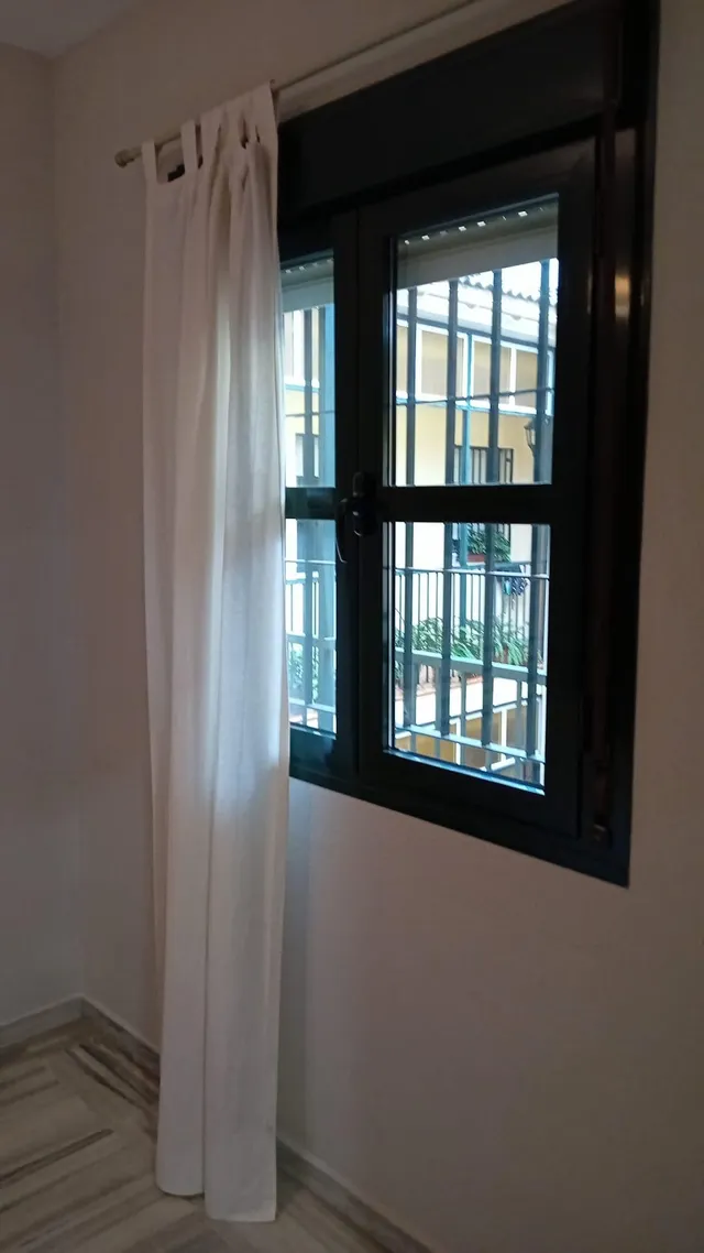 Centro San Vicente, calle Torneo, junto al Río. Excelente apartamento amueblado se alquila. Ascensor. — 25