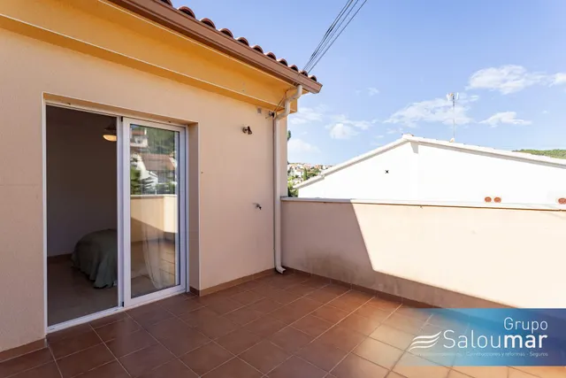 CASA ADOSADA DE 3 habitaciones DOBLES - LA POBLA DE MONTORNES — 35