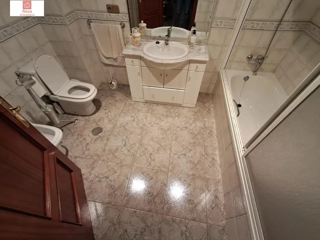 VENTA EN MONTIJO, PISO MUY AMPLIO DE 225 M2 UTILES, AMPLIAS  - foto 3