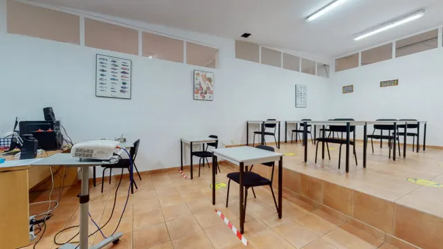Gran local comercial de 1295m2 en Benalmadena — 8