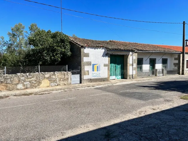CASA EN VENTA CON 3 DORMITORIOS, GARAJE Y AMPLIO JARDÍN EN M