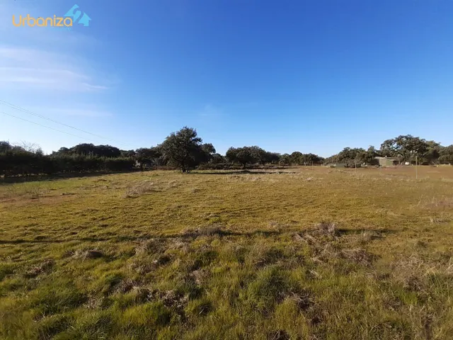 parcela en el coi con  escrituras del terreno totalmente vallada a 10 min de Badajoz — 11