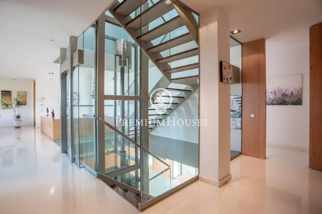 Exclusiva casa en venta con espectaculares vistas al mar y gran privacidad — 30
