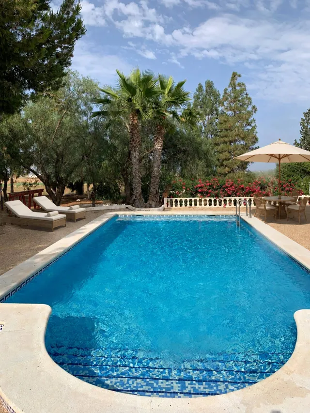 VENTA FINCA RÚSTICA CON TERRENO, PISCINA, BARBACOA - LA MAGD - foto 2