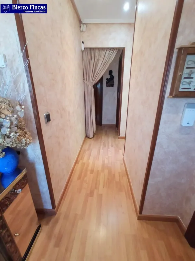 SE VENDE AMPLIO PISO EN PONFERRADA — 32
