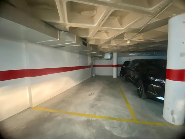 Varios parkings aqui por fin!! coche y moto — 3