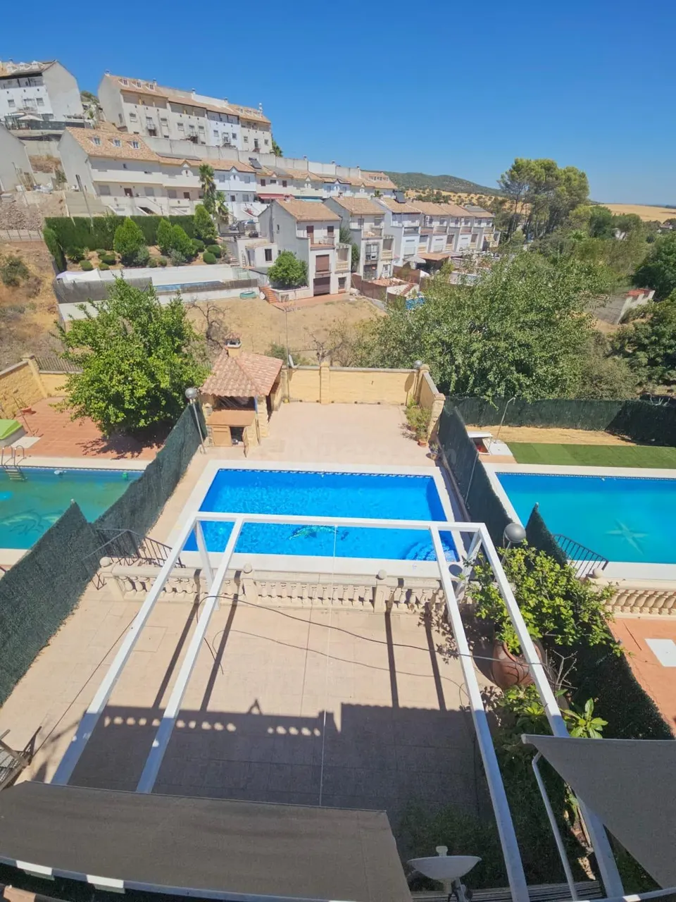 229 m2, 3 plantas y 8 placas solares para vivir sin mirar el recibo a fin de mes