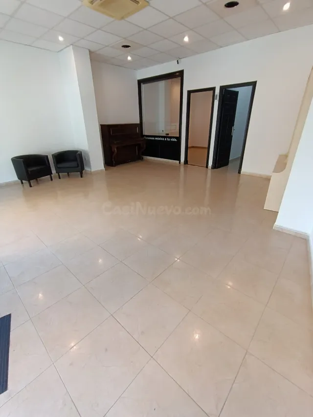 SE VENDE LOCAL COMERCIAL — 2