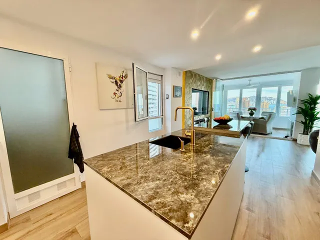 Apartamento reformado con vistas al mar, terraza y parking incluido en poniente, Benidorm — 13