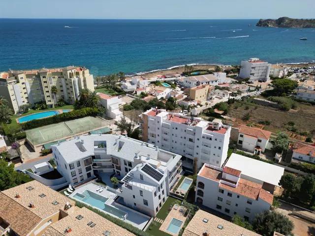 Ático dúplex con 3 dormitorios y enorme terraza a pocos metr - foto 2
