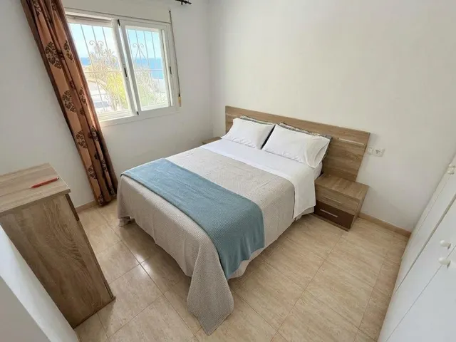 Piso de 3 dormitorios con vistas al mar y piscina — 14