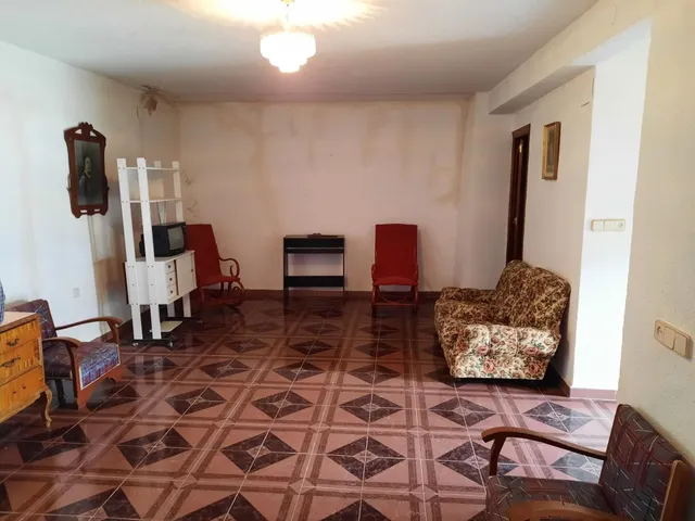 Amplia vivienda familiar en el corazón de Montealegre del Castillo — 12