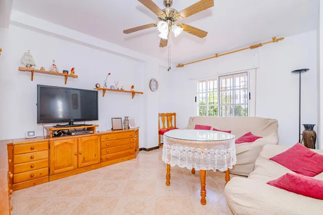 Chalet adosado en Salobreña playa, urb. privada con piscina y jardines. — 37
