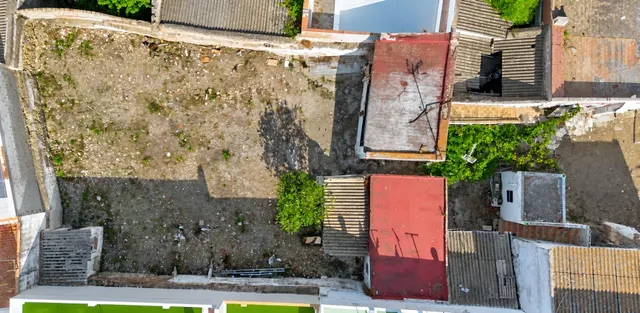 INCREIBLE CASA SOLAR EN PLENO CASCO URBANO PARA REFORMAR - foto 2