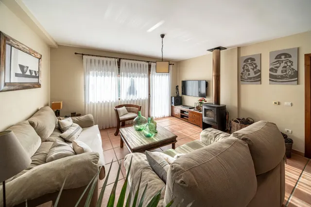 Chalet unifamiliar independiente de 320 m2 parcela de 992 con piscina y certificación A — 13