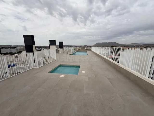 Luminoso apartamento semi-nuevo con terraza, piscina y parki - foto 2