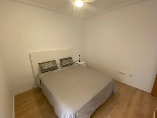 ¡Amplio y Luminoso Piso en Pueblo de San Juan! — 13