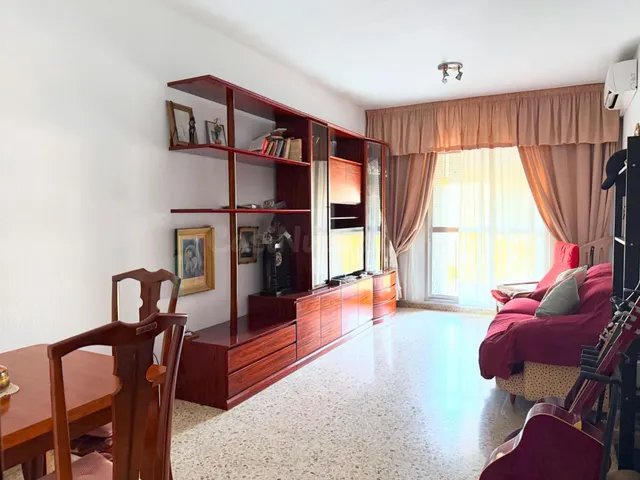 Amplia vivienda de 3 dormitorios con garaje incluida junto a
