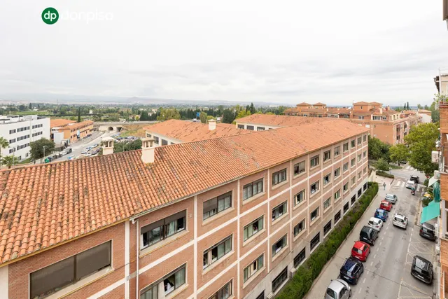 ¡Oportunidad única! Ático de 4 dormitorios y 2 baños con gran terraza frente al Colegio Agustinos (Arabial) — 23