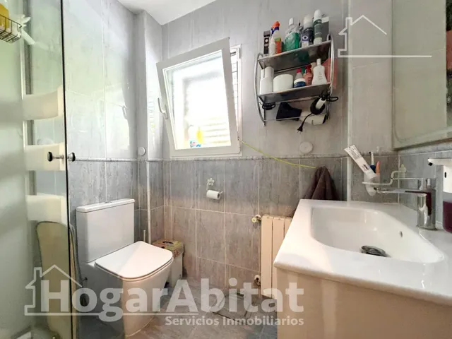 Privacidad y vida al aire libre en este exclusivo chalet con jardín, buhardilla y garaje en Masías — 40