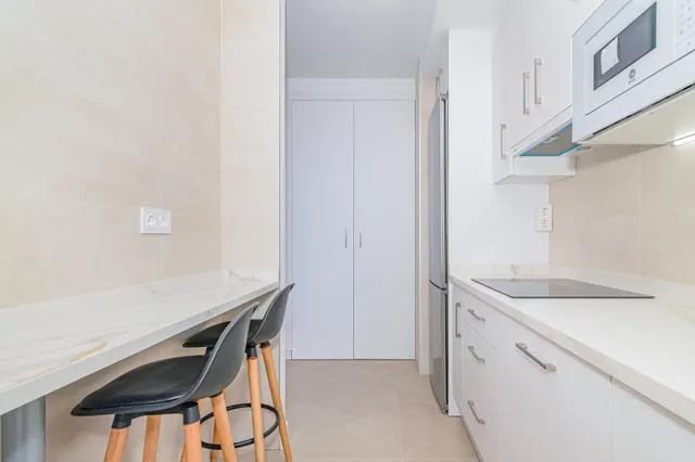 Apartamento premium de gran calidad de 1 dormitorio en torre noga del barrio de albayda con una terraza con vistas panoramicas — 22
