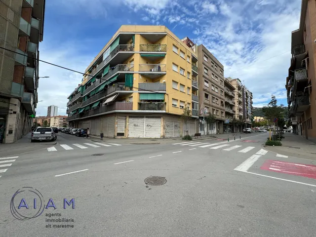 LOCAL COMERCIAL EN VENTA — 31