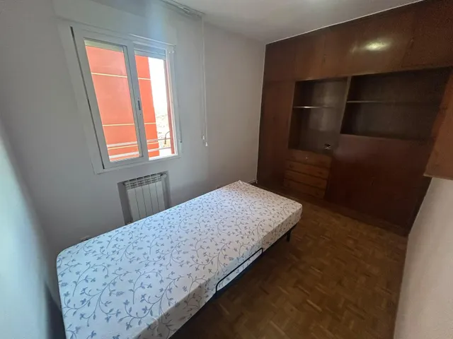 Piso en Calle Camarena — 12